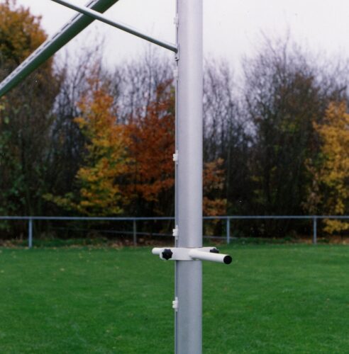 Verwijder uw vaste aluminium voetbaldoelen snel en veilig uit de grondkokers met onze praktische tilklem.