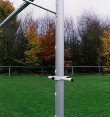 Eenvoudig de doelen uit de grondpotten halen met deze handige tilklem