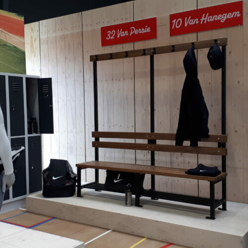 Kleedkamerbank 6 Onze mooie kleedkamerbank