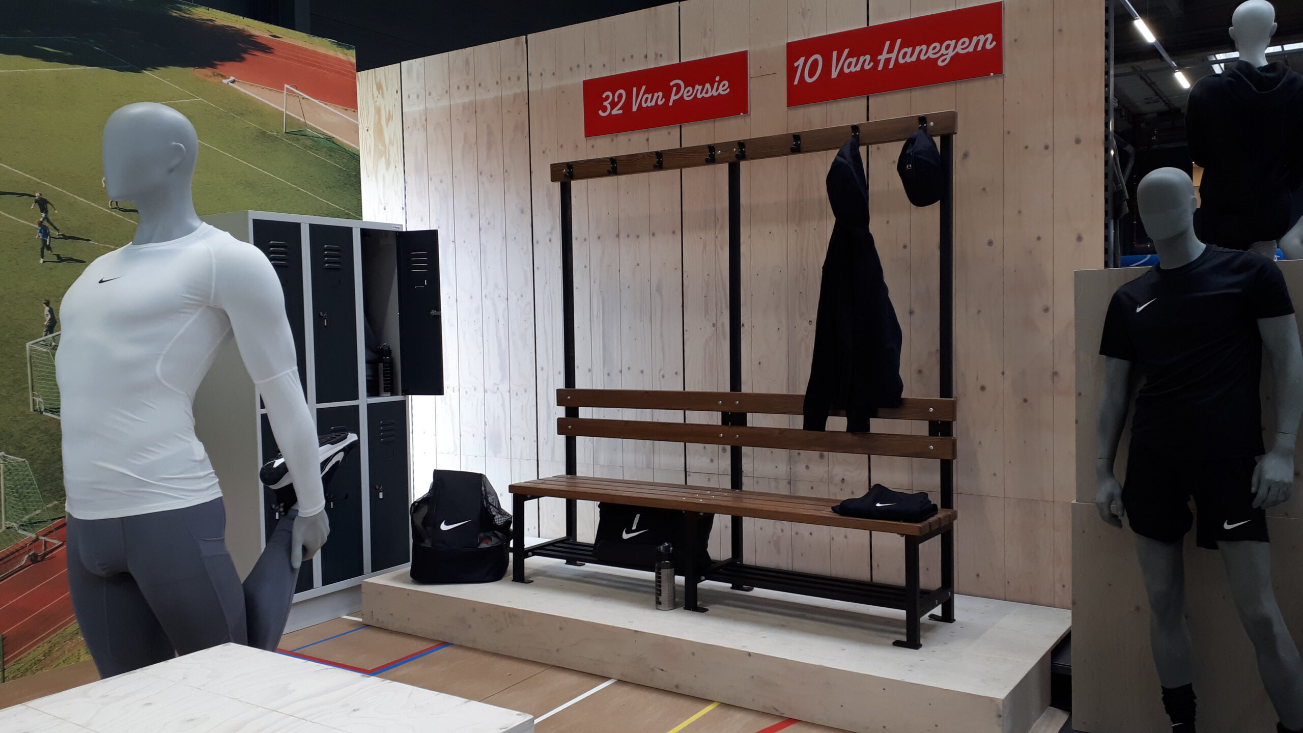 Kleedkamerbank 3 Onze mooie kleedkamerbank