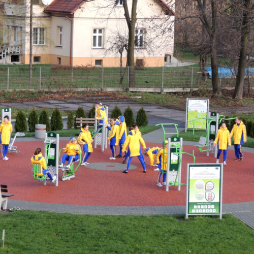 Fit blijven is leuker samen! Gebruik onze toestellen voor een gezamenlijke workout in de frisse lucht.