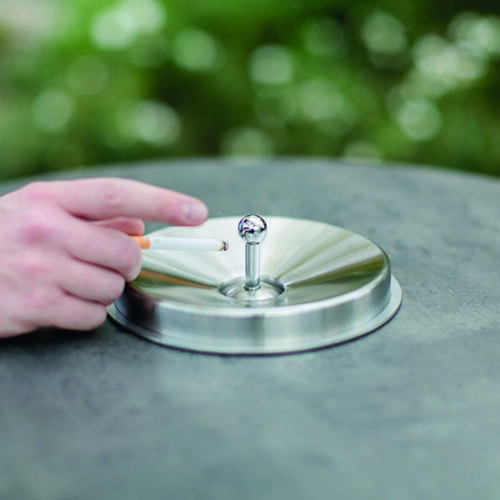 Statafel met model asbak Graphit 18 Voorzien van een zeer degelijke asbak.