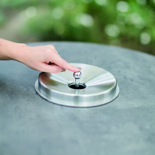 Statafel met model asbak Graphit 19 Eenvoudig uw peuken in de container laten vallen. Brandveilig bovendien.