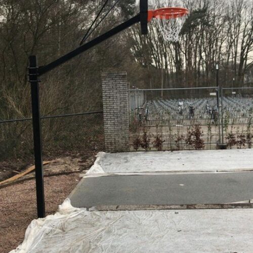 Basketbalpaal PROFI-outdoor 82 Een prachtige wedstrijd basketbalpaal voor de openbare ruimte. Op aanvraag in bijna iedere ral kleur leverbaar