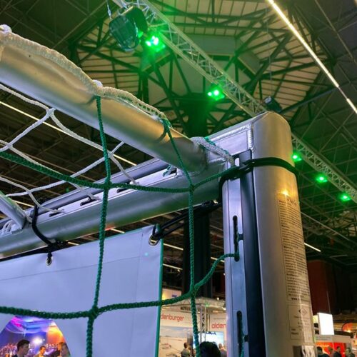 Pupillen voetbaldoel JVD200 15 nog een afbeelding van het nethakenloos doelprofiel, samen met de zware gelaste schoren van dit topsegment pupillen voetbaldoel