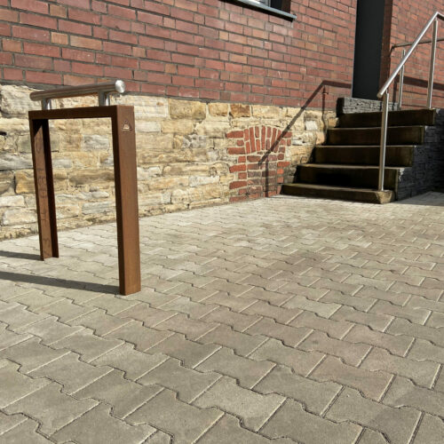 Fietsnietje Corten 6 De uitvoering van deze fraaie aanleunbeugel met de rvs D48mm ligger.