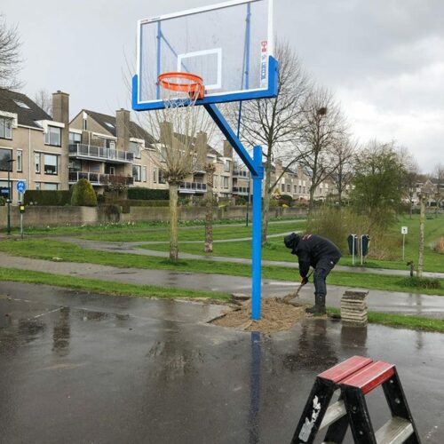 Basketbalpaal PROFI-outdoor 85 Ook hier wordt nog druk gewerkt aan de montage van deze zeer fraaie basketbalpaal met wedstrijdbord. Ook dat kunnen we voor u regelen :-)