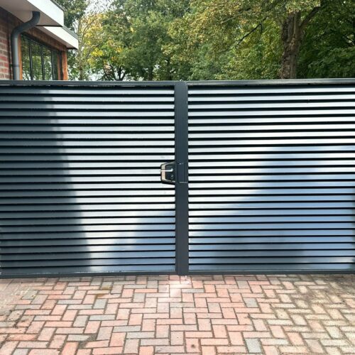 Draaipoorten 23 Andere vulling van uw toegangspoort? Geen probleem, bijna alles is mogelijk, we informeren u graag.