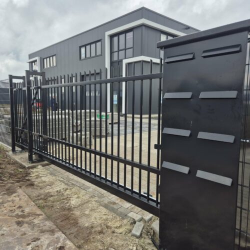 Schuifpoort Elektrisch of handbediend 43 Elektrische schuifpoort