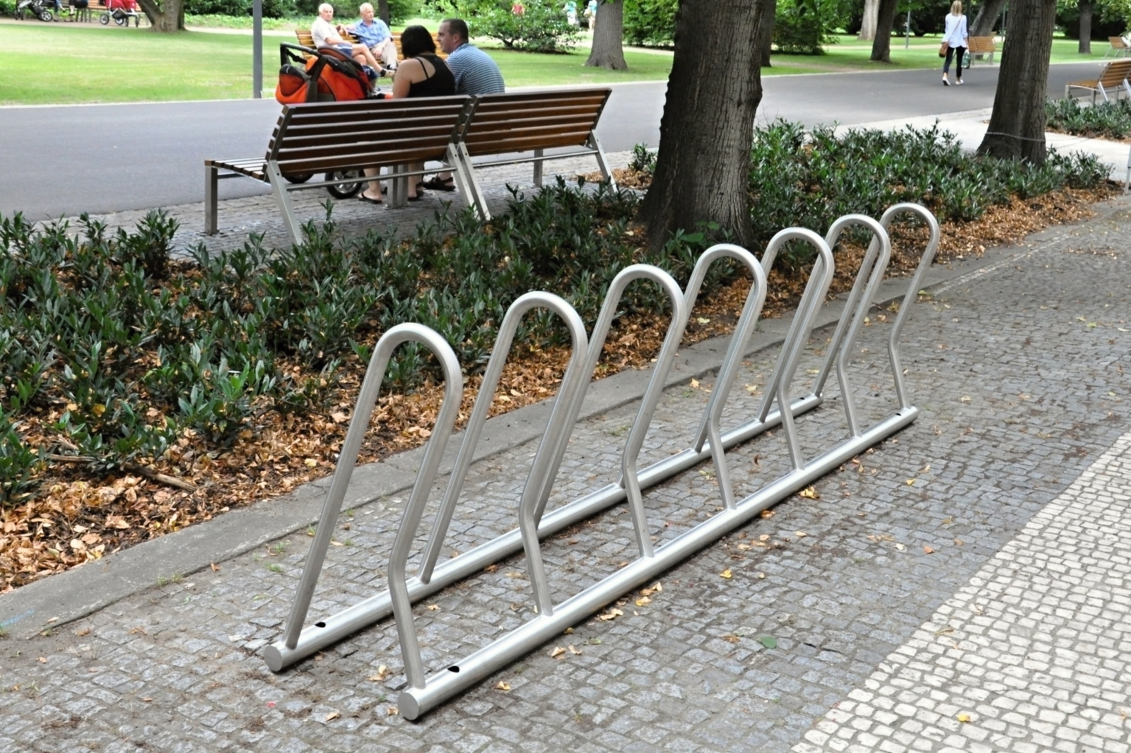 Fietsenrek Loop 3 Fietsenrek model Loop is een innovatief en duurzaam ontwerp voor het veilig parkeren van fietsen.