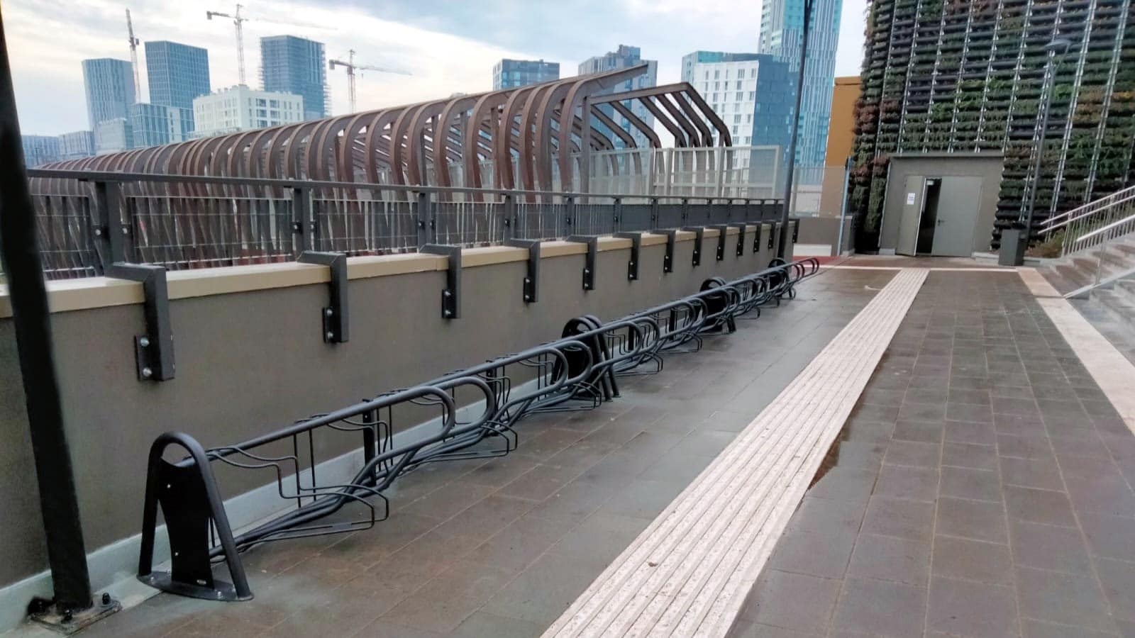 Fietsenrek Recoaro 3 Fietsenrek model Recaro, de ultieme bescherming van uw rijwiel. Leverbaar in diverse ral kleruen.