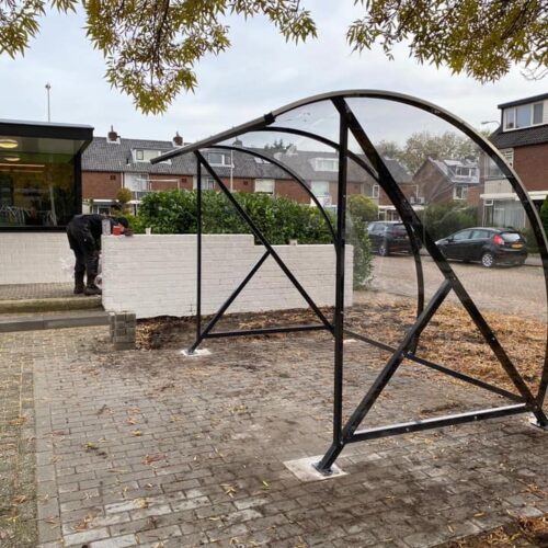 Fietsoverkapping BF1000 - AANBIEDING 78 Kies voor de BF1000 fietsoverkapping, een oplossing die past bij scholen, sportverenigingen en overheden.