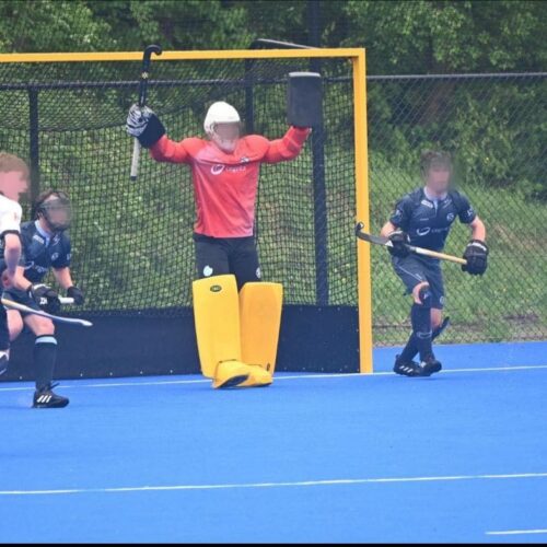 Hockeydoel Superior UB 10 Het Superior UB hockeydoel is een topsegment nethakenloos doel met vrije netophanging, ontworpen voor spelers en clubs die uitsluitend kiezen voor compromisloze kwaliteit en duurzaamheid.