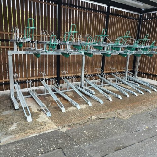 Tweelaags fietsenrek 2Tier+ 18 Innovatief tweelaags fietsenrek van gegalvaniseerd staal. Duurzaam, veilig en ruimtebesparend. Vraag direct een vrijblijvende offerte aan.