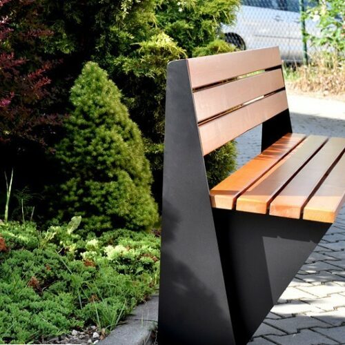 Dankzij de doordachte afmetingen – zithoogte 44 cm, zitdiepte 40 cm – biedt de bank een ergonomische en prettige zitervaring