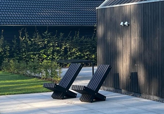 Lounge stoel Atlantic 3 Onze loungestoelken Atlantic geheel in het zwart. Elegant, geen onderhoud, geen splintervorming en geen rot. Parkmeubilair op zijn mooist.