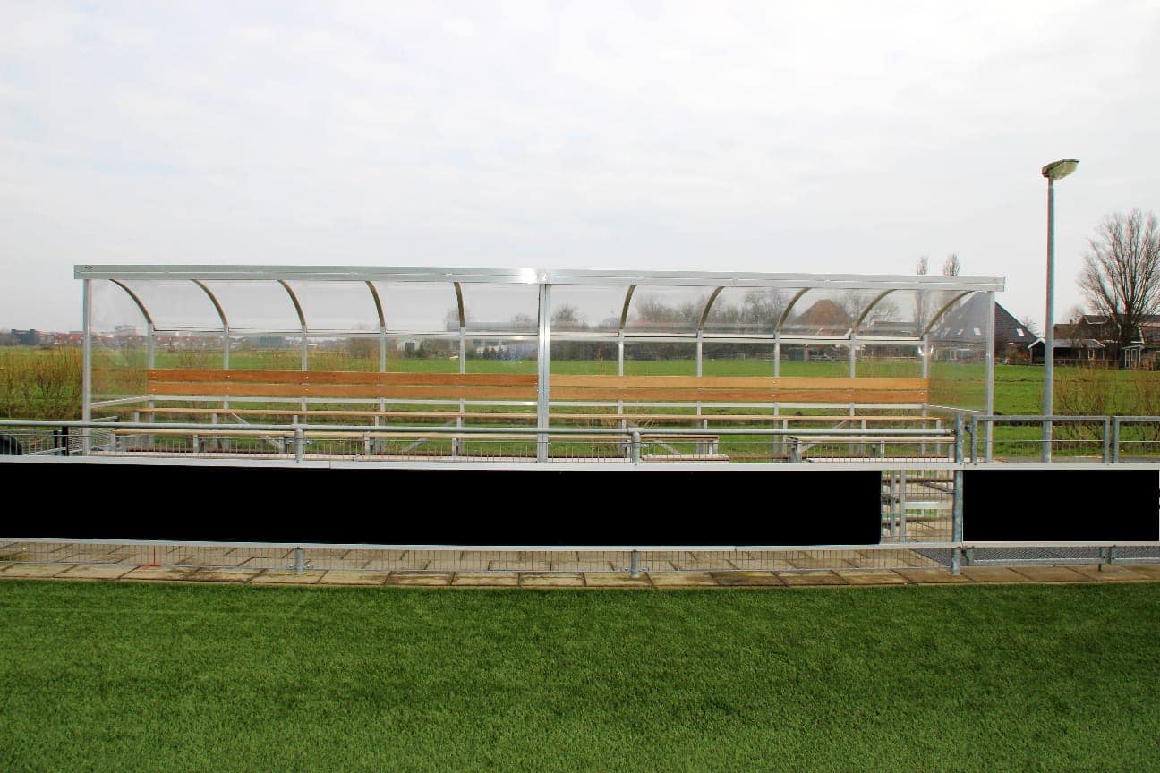 Tribune Sienna 10 Hoog en droog de wedstrijd bekijken met u sponsoren, gasten, en supporters.