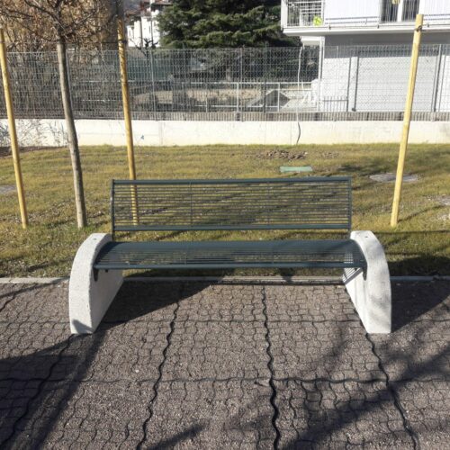 Parkbank Tauri Concrete 9 Parkbank Tauri Concrete met rugleuning. Een aanwinst voor iedere buitenruimte.