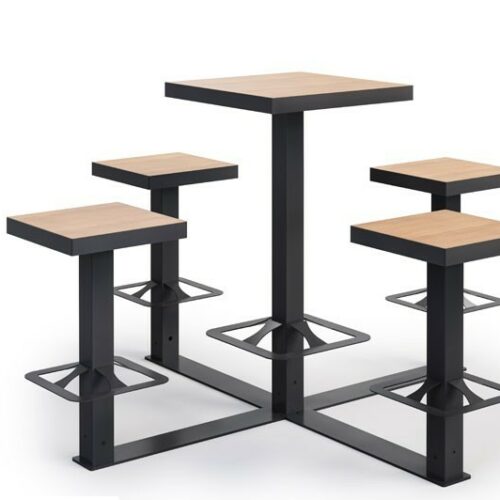 Een leuk alternatief voor de klassieke picknicktafel. Horecatafel Vera met 4 krukken.