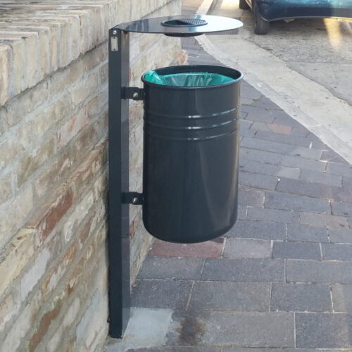 Afvalbakken voor buiten, zoals onze Luna, bieden een praktische oplossing voor scholen, campings, recreatieparken en meer.