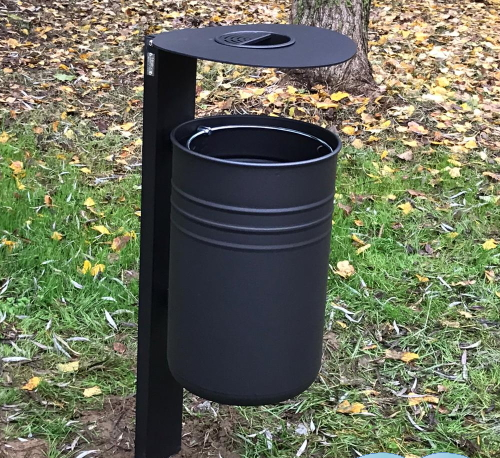 Afvalbvak Luna vrijstaand. Ook leverbaar als wandmodel buiten afvalbak. Bijzonder degelijke en voordelige oplossing voor de buitenruimte.