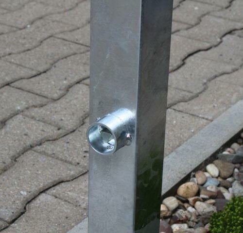 parkeerpaal vierkant rvs 3 Een zeer fraaie en duurzame rvs (Inox) uitvoering van onze 70 x 70mm. afzet- en anti parkeerpalen.