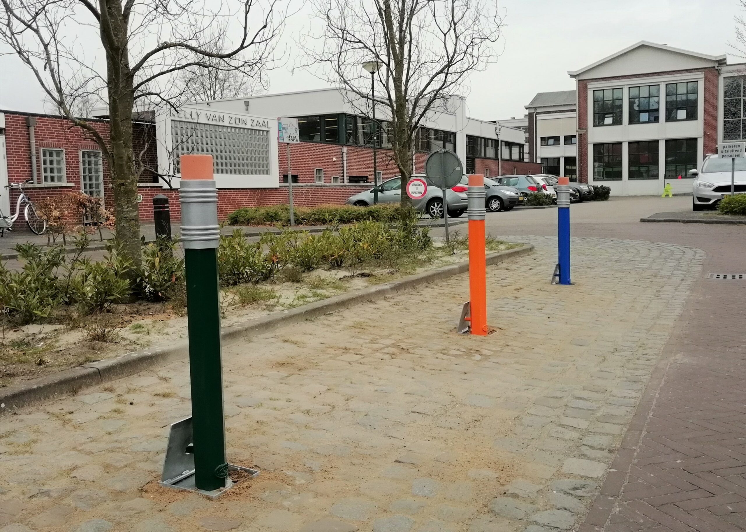 Parkeerpaal Potloodmodel 15 Deze uitneembare potloodpalen staan in Dongen bij basisschool Achterberg