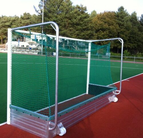 Hockeydoel Superior 38 Indien u de hockeydoelen uitvoert met 2 transportwielen, wordt het verplaatsen van het hockeydoel een fluitje van een cent.