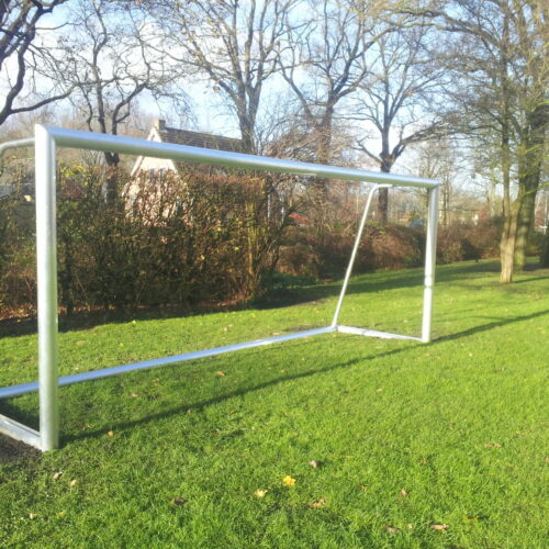 Pupillen voetbaldoel JVD180 46 Door de zwaar geprofileerde aluminium profielen, rond 118.5mm. zijn deze verplaatsbare jeugd voetbaldoelen bijna onverwoestbaar!