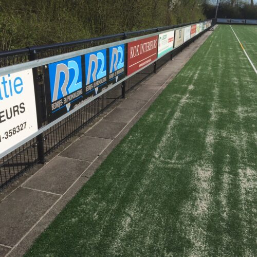 Reclame-ophangsysteem Pro 62 Sponsorbord profielen. Geef uw sportaccommodatie een professionele uitstraling!