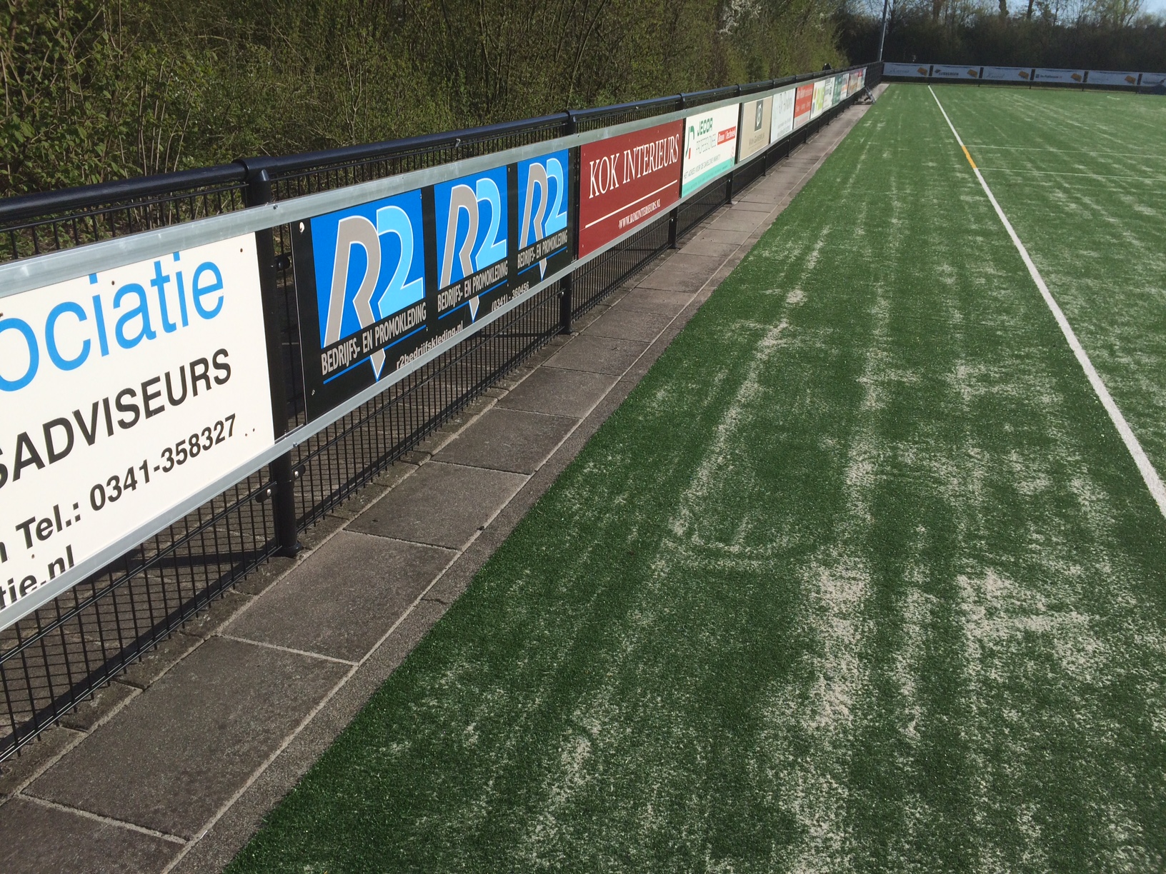 Reclame-ophangsysteem Pro 10 Sponsorbord profielen. Geef uw sportaccommodatie een professionele uitstraling!