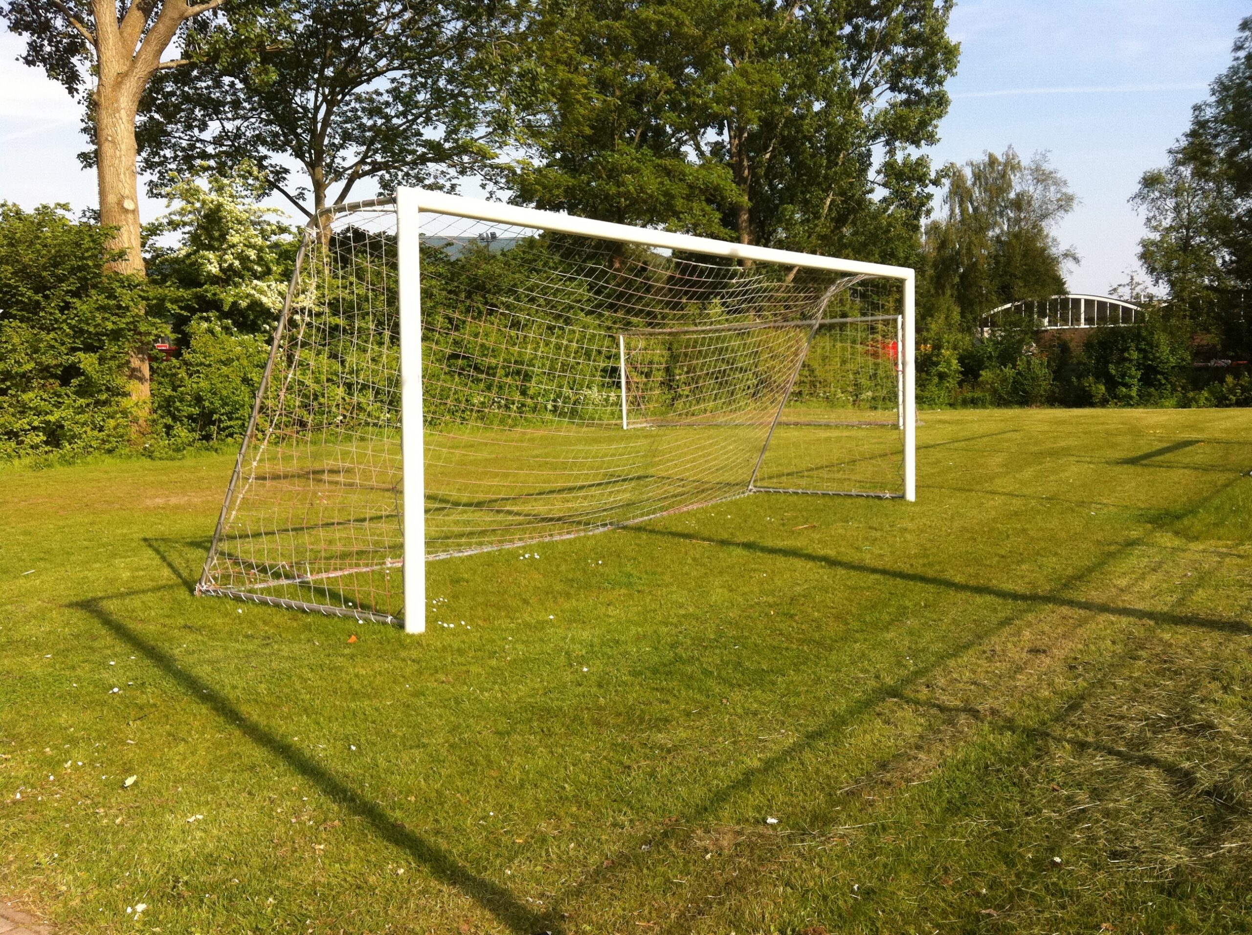 Voetbaldoel model VD112 3 Voetbaldoel model VD112. ideaal voor trainingsvelden met een gras-ondergrond. En ook ideale voetbaldoelen voor camping en recreatie.