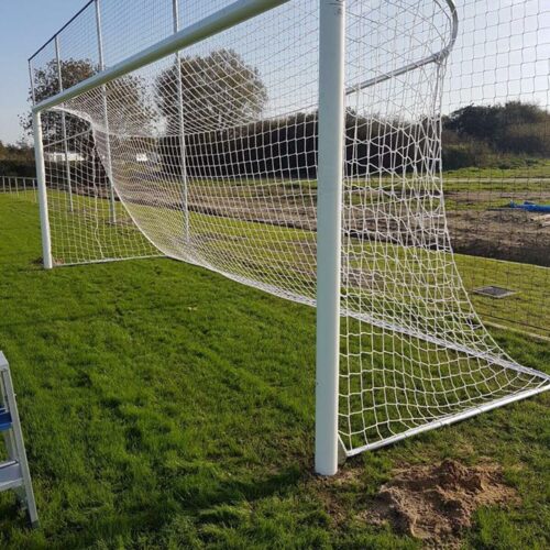 P-beugels senior 6 Onze voetbaldoelen model VD111 zijn voorzien van deze P-beugels.