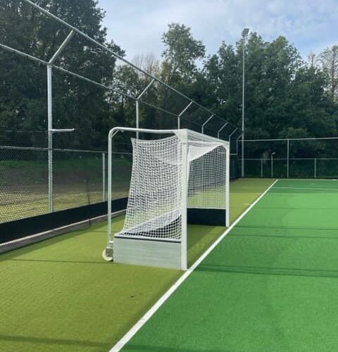 Hockeydoel Superior 49 Hockeydoel Superior is ook met een geel doelkader leverbaar. Ook dit hxkeydoel model Superior staat bij hockeyclub Phoenix.
