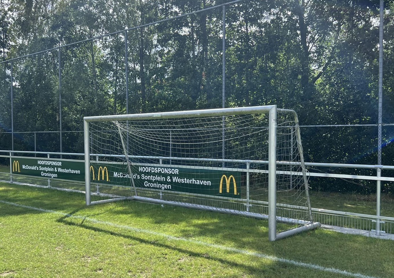 Pupillen voetbaldoel JVD180 28 Voetbaldoel JVB180 5x2m in de standaard uitvoering. De ultieme duurzaamheid. Een aluminium voetbaldoel voor uw pupillen uit het kwalitatieve topsegment.