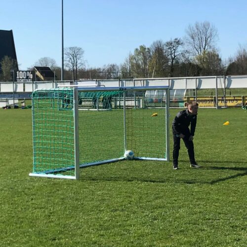 Voetbaldoeltjes model KD-PRO 16 In de 3 x 1.5 meter stand is het doel groter en kan er eenvoudiger gescoord worden = goed voor het zelfvertrouwen
