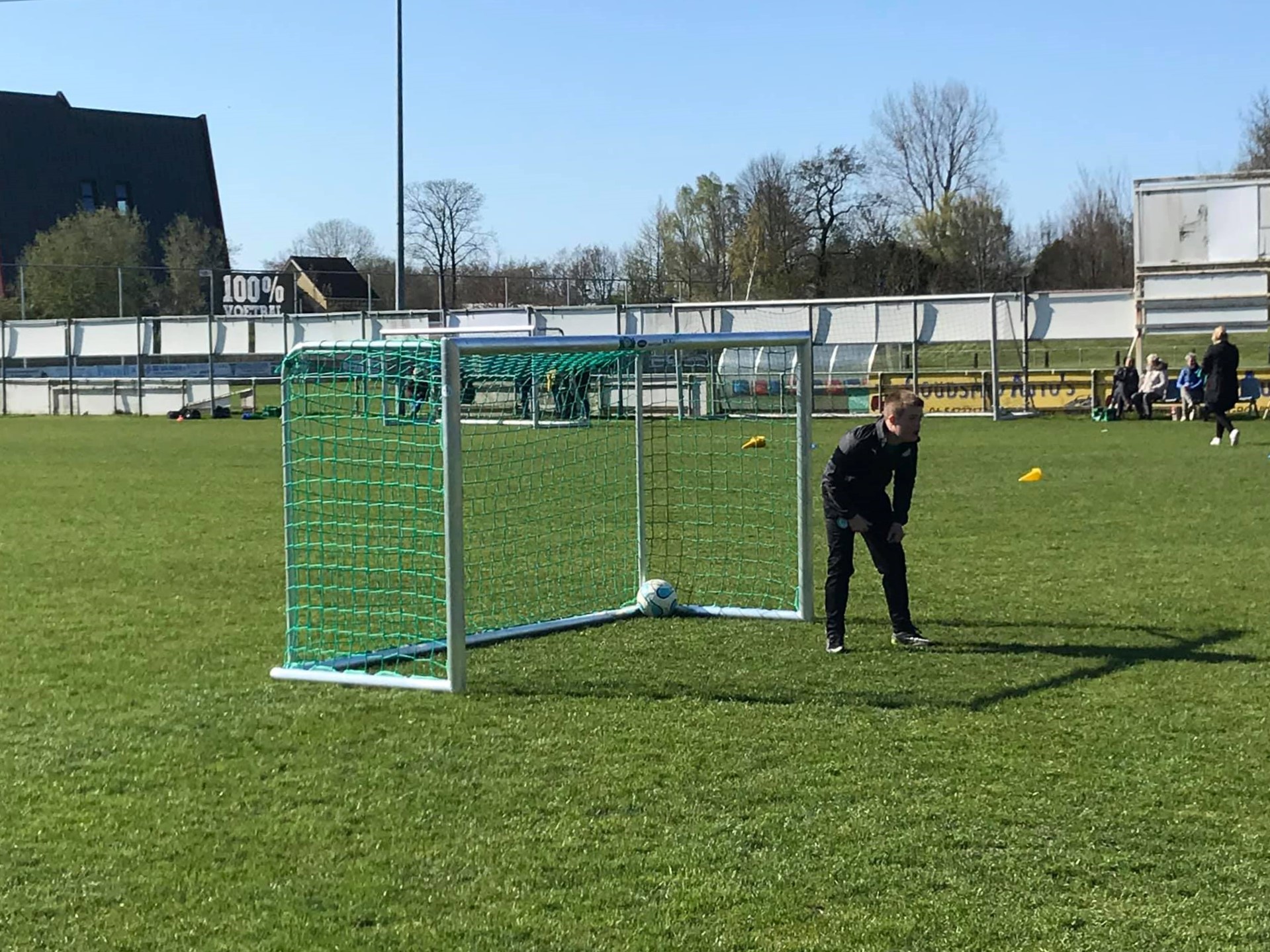 Voetbaldoeltjes model KD-PRO 7 In de 3 x 1.5 meter stand is het doel groter en kan er eenvoudiger gescoord worden = goed voor het zelfvertrouwen