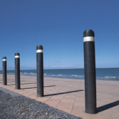 Kunststof parkeerpaal rond 6 Massief kunststof antiparkeerpalen, afzetpalen zijn door en door gekleurd en trotseren moeiteloos jarenlang alle weersomstandigheden