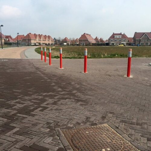 Parkeerpaal Potloodmodel 19 Antiparkeerpaal Potlood. Deze afzetpalen, parkeerpalen staan in de gemeente Kampen. 1 van de 2 projecten die we daar uitgevoerd hebben met deze vrolijke afzetpalen