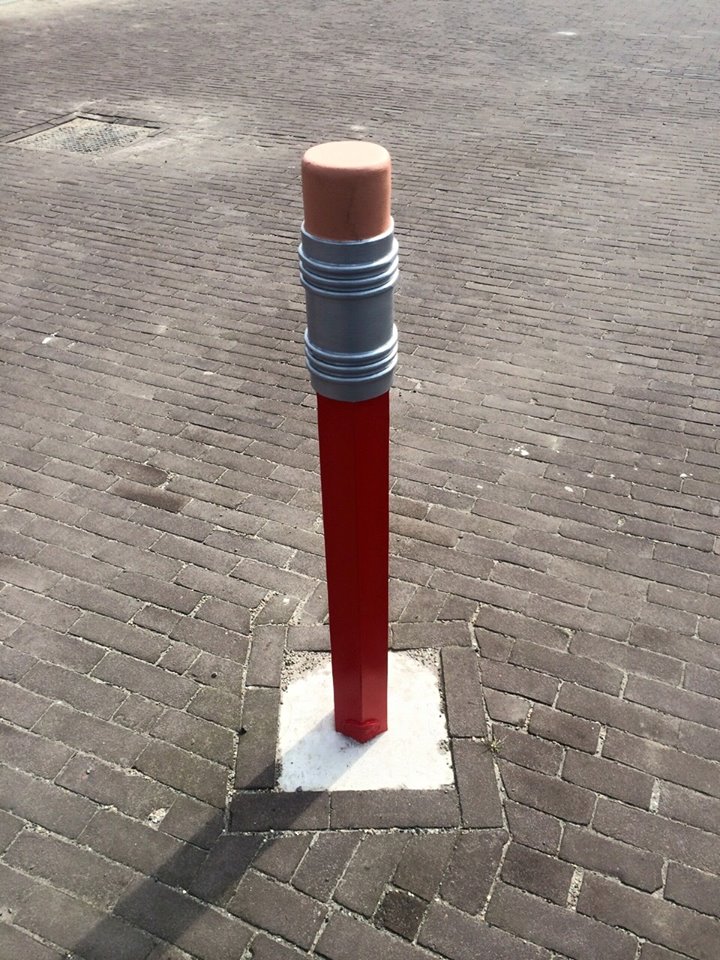 Parkeerpaal Potloodmodel 11 Afgebeeld de vaste uitvoering van deze antiparkeerpalen, deze potloodpalen zijn echter ook als uitneembare antiparkeerpaal leverbaar.