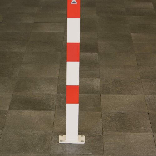 Anti parkeerpalen vierkant vast 70x70mm 7 Al onze anti parkeerpalen kunnen naar keuze van 1 of 2 aangelaste kettingogen