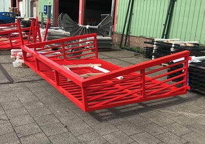 Antivandalen voetbaldoel VD200 24 Straat- voetbaldoel model VD200. Deze 2 voetbaldoelen van 3 x 2 meter komen net terug van onze poeder-coater en zijn gereed voor plaatsing. Deze hebben we geproduceerd van volbad verzinkt staal.