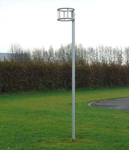 Vandalisme-arme korfbalpalen met aluminium korfbalmand. Ideaal voor scholen, campings en recreatieparken.