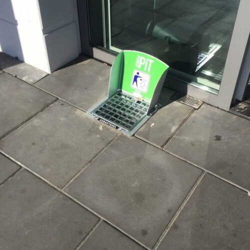 Asbaktegels met werprand 8 Asbaktegels zijn een uitkomst voor particulier en bedrijf