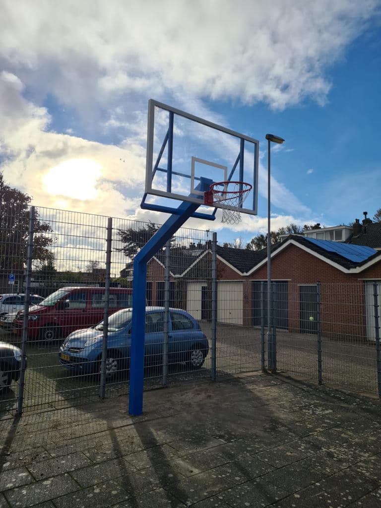 Basketbalpaal PROFI-outdoor 46 Nog een afbeelding van de door ons geleverde basketbalpalen in den Helder, absoluut het topsegment voort een bijzonder scherpe prijs.