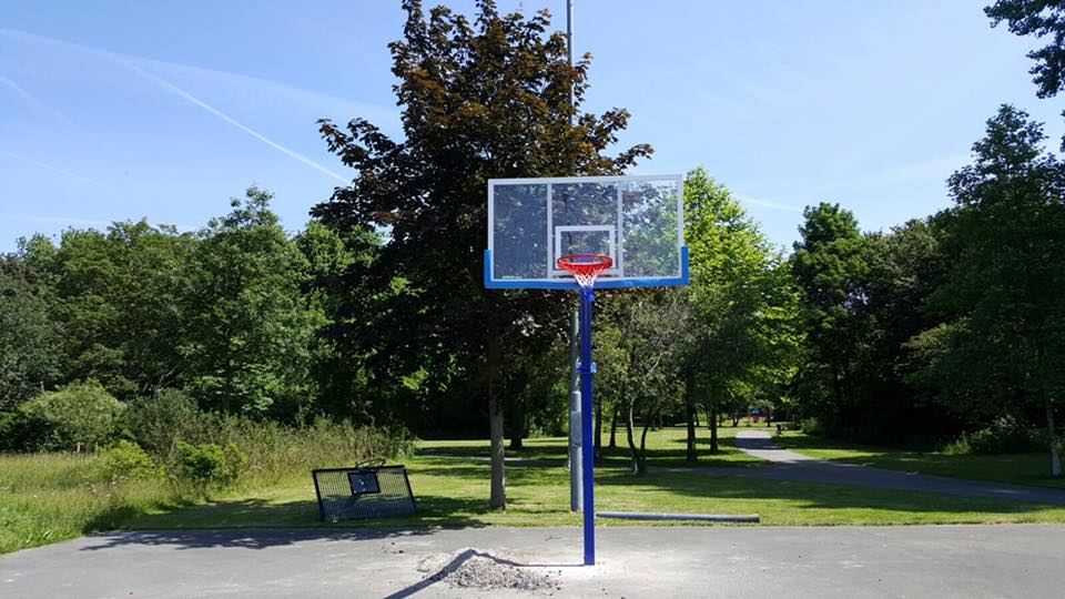 Basketbalpaal PROFI-outdoor 2 De professionele outdoor basketbalpaal.