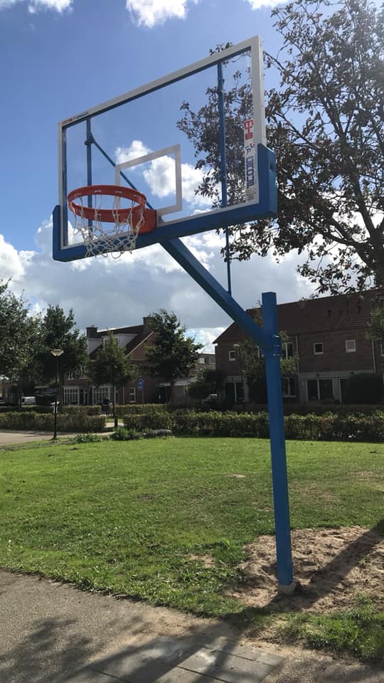 Basketbalpaal PROFI-outdoor 11 Geleverd met extra zware basketbalring en tegen meerprijs ook met dunkring leverbaar. Basketbalpaal Profi van SKWshop