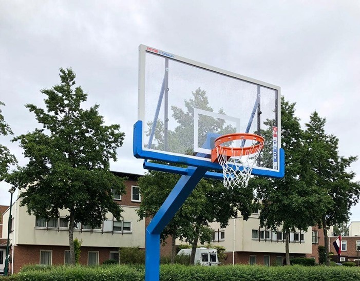 Basketbalpaal PROFI-outdoor 30 Duurzaam en zeer fraai om te zien, deze basketbalpaal staat in Houten.