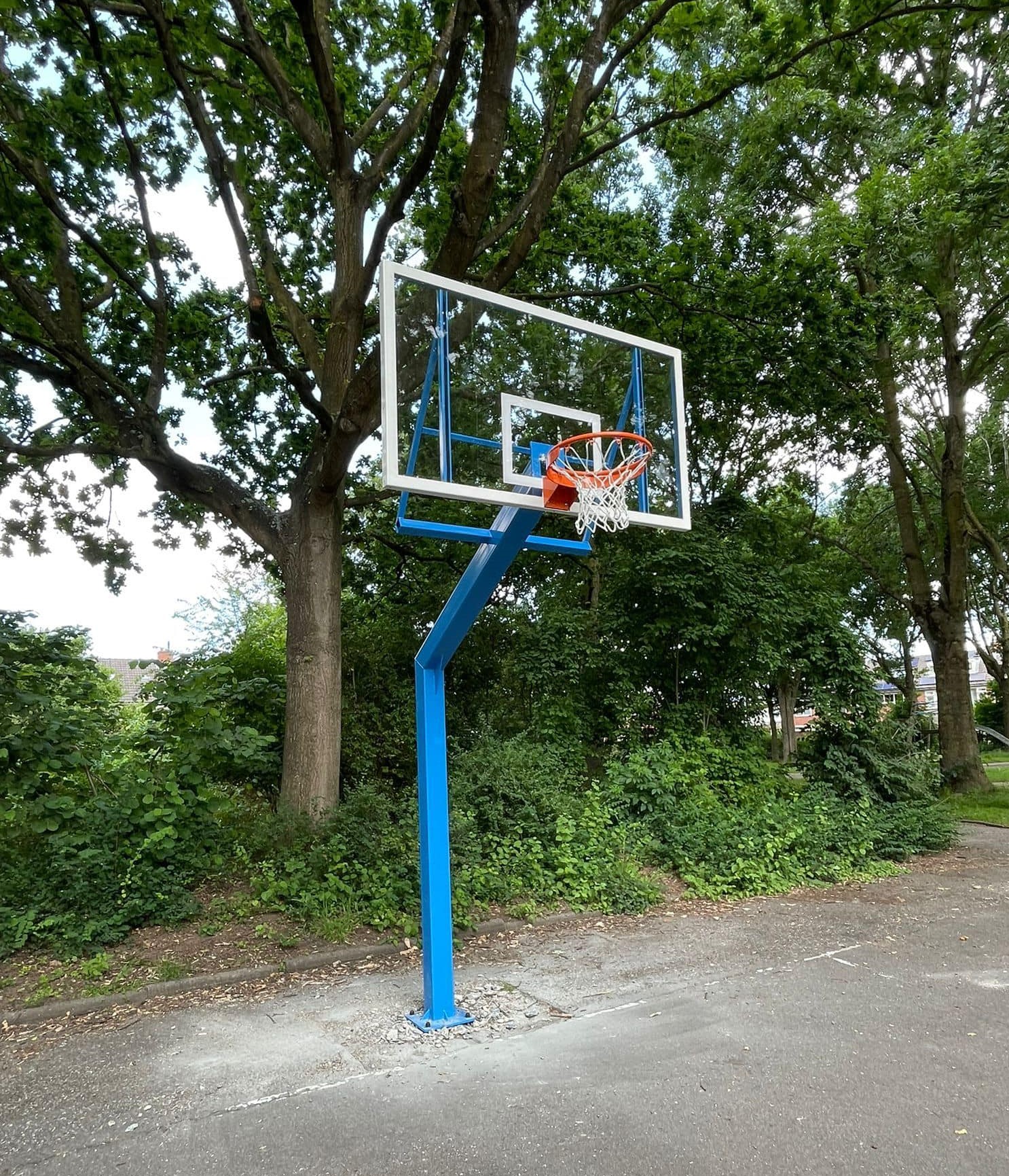 Basketbalpaal PROFI-outdoor 54 Duurzaam en weersbestendig: deze basketbalpaal is gemaakt om lang mee te gaan en bestand tegen intensief gebruik! Model Profi, voor de echte basketballer