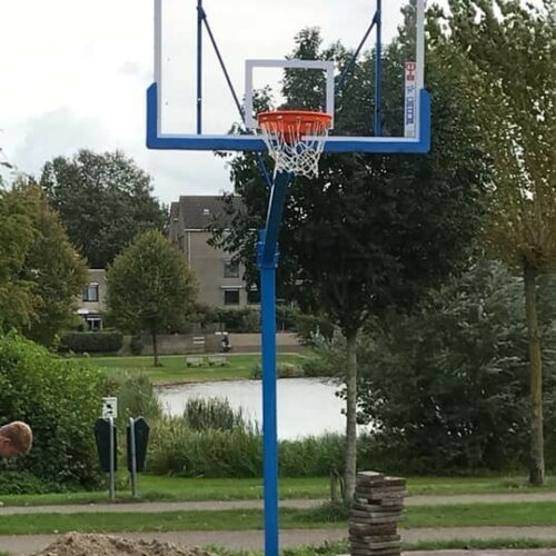 Basketbalpaal PROFI-outdoor 66 Ook de montage van uw basketbalpaal - basketbalpalen kunnen we voor u verzorgen. Even opruimen en gereed :-)